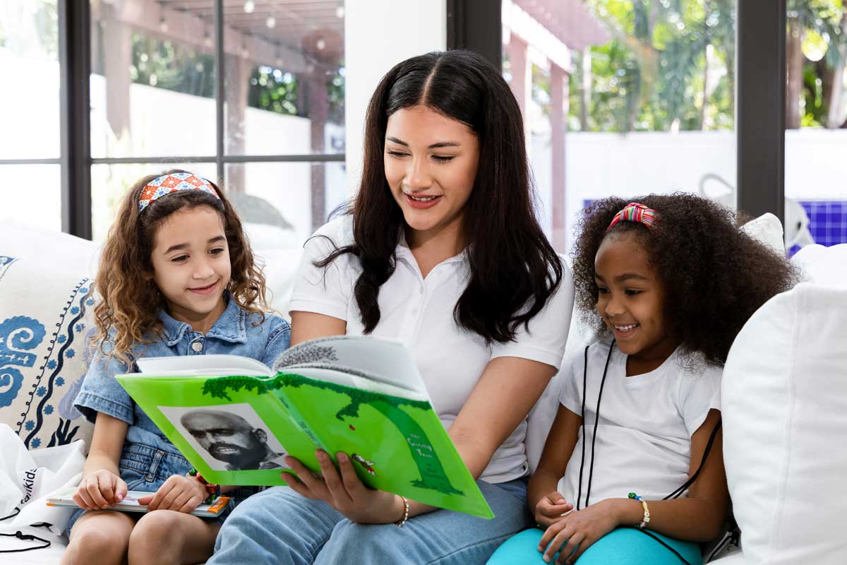 itavi child care professional reading to children
